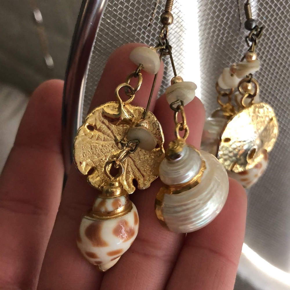 Shell earrings - Picture 3 of 3